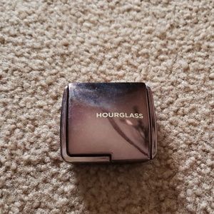 Hourglass powder
